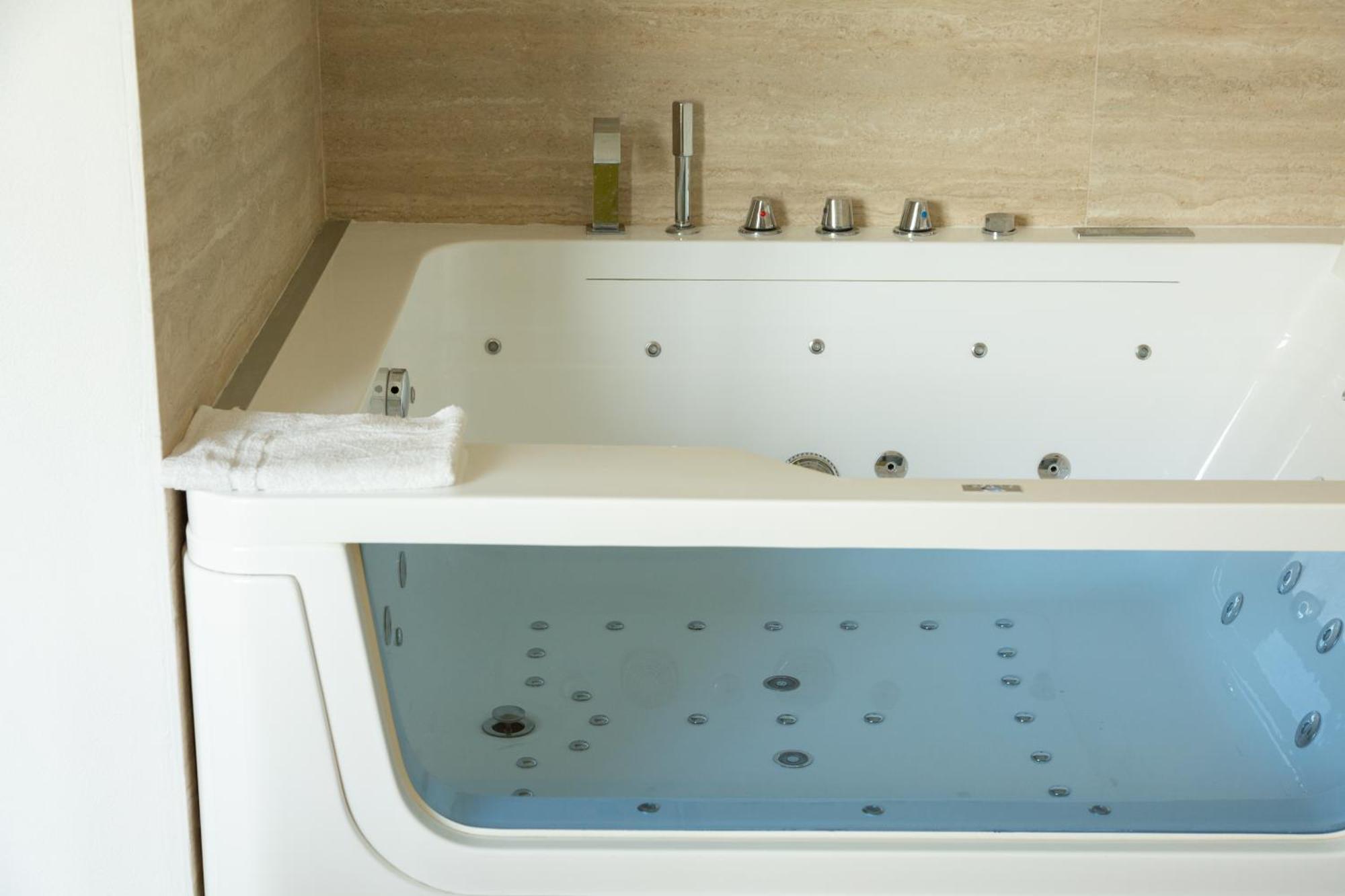 Maris Suite - Appartamento Con Vasca Idromassaggio Alguer Exterior foto